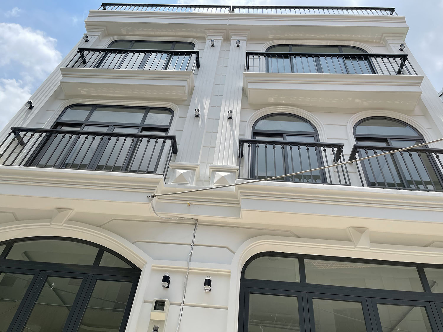 Tuyệt phẩm 3 lầu (5x14,5) thiết kế Cổ Điển,mới 100% hẻm ôtô vào tận nhà Nguyễn Thượng Hiền, B.Thạnh